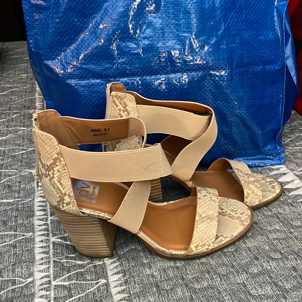DV sandals